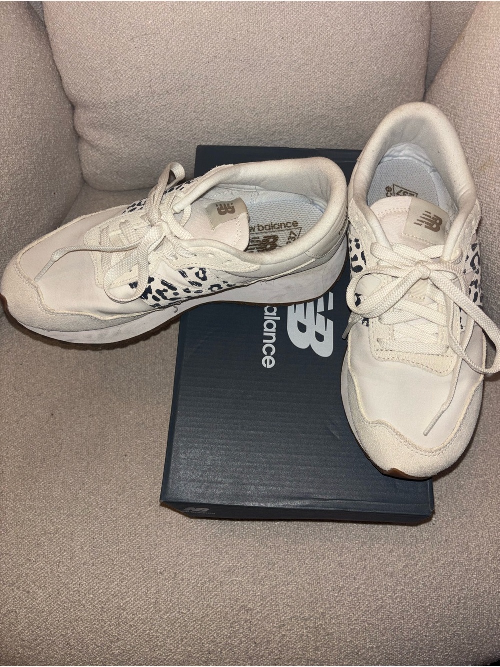 New Balance 237 Sneaker Shoes White Leopard Print US Women Size 8.5 - Picture 3 of 4
